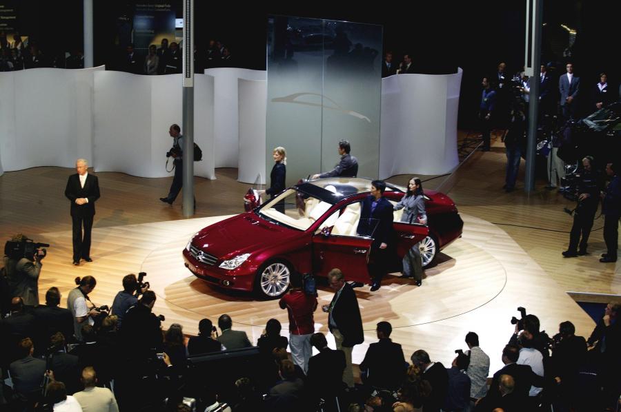  Mercedes-Benz Vision CLS-Class Concept 2003 года  (фото 15 из 37)